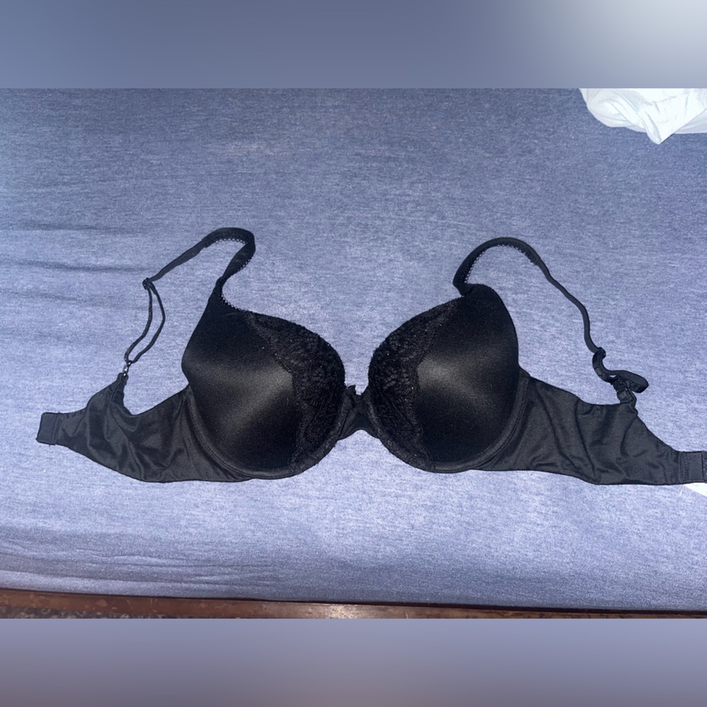 Victoria’s Secret 32D Bra